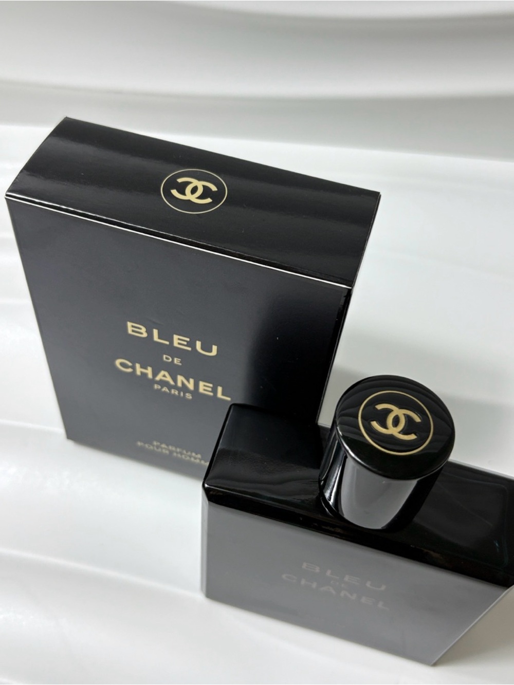 CHANEL Bleu de Chanel Parfum - Black and Dark Blue Bottle - Picture 3 of 4